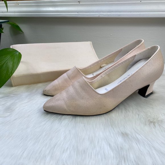 Dyeables by Highlights Light Beige Heels 7.5 w/ Matching Colorifics Purse - Picture 3 of 13